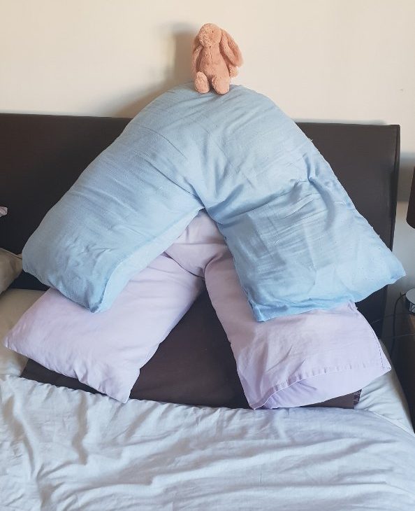 V-Shaped-Pillows